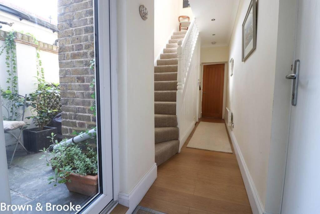 Stylish & Spacious 3 Bed Victorian House Sleeps Up To 7 - Near O2, Museums, Excel, Mazehill Station 12 Mins Direct Into London Bridge Villa Ngoại thất bức ảnh