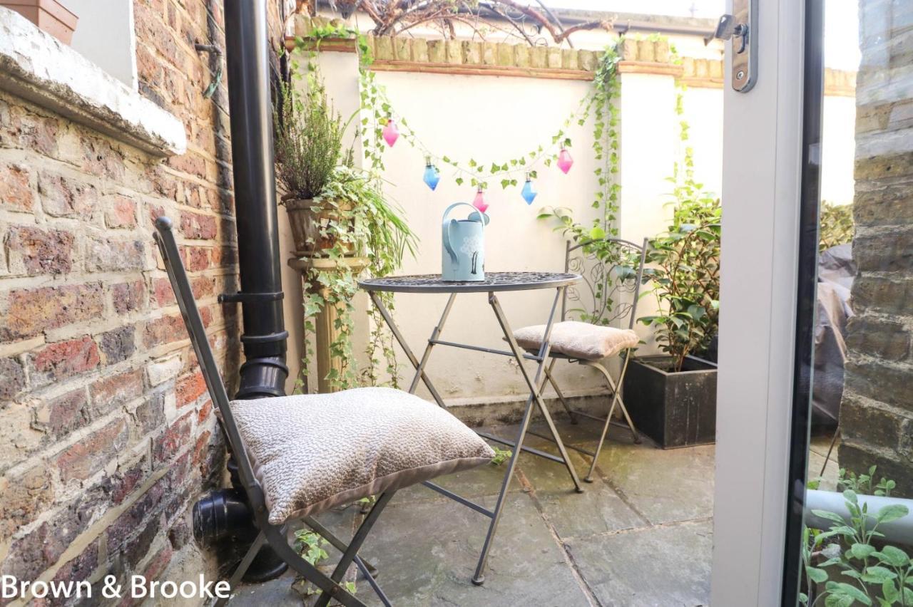 Stylish & Spacious 3 Bed Victorian House Sleeps Up To 7 - Near O2, Museums, Excel, Mazehill Station 12 Mins Direct Into London Bridge Villa Ngoại thất bức ảnh